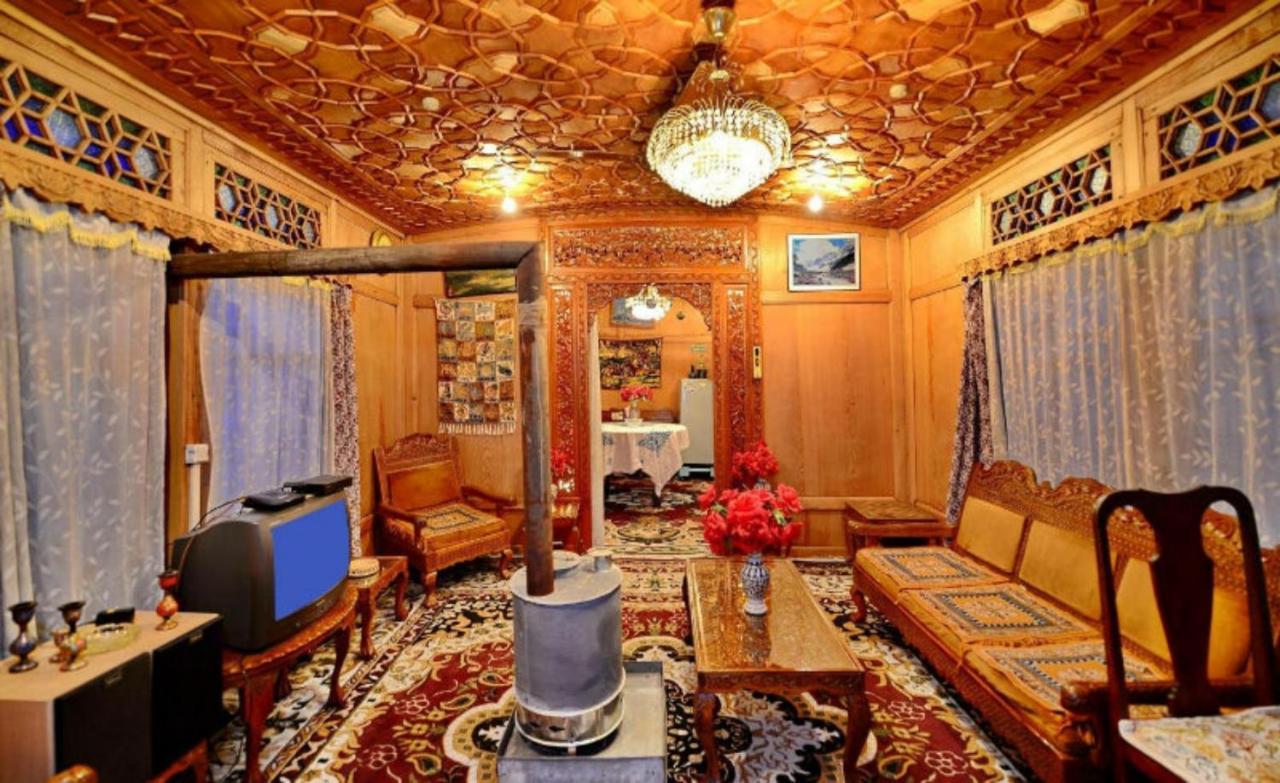 Srīnagar Umbrella Group Of House Boat酒店 外观 照片