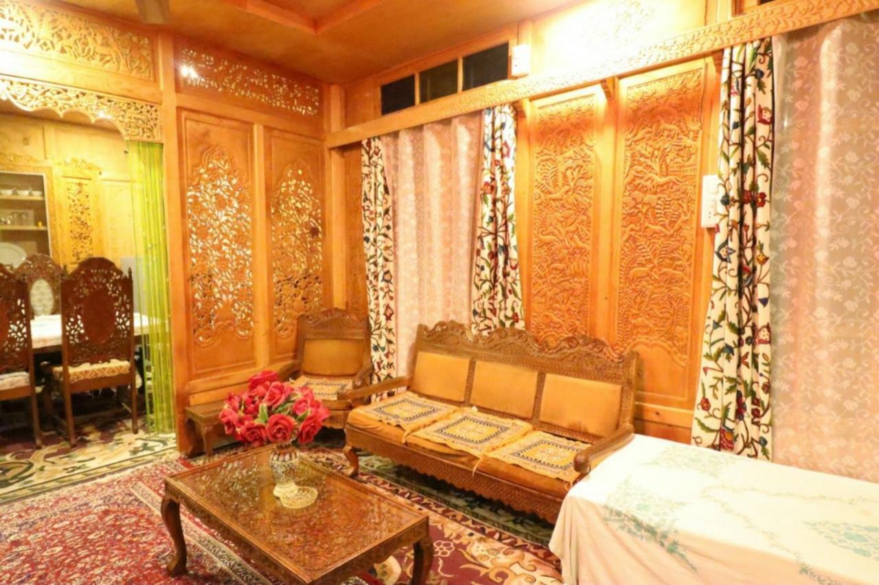 Srīnagar Umbrella Group Of House Boat酒店 外观 照片